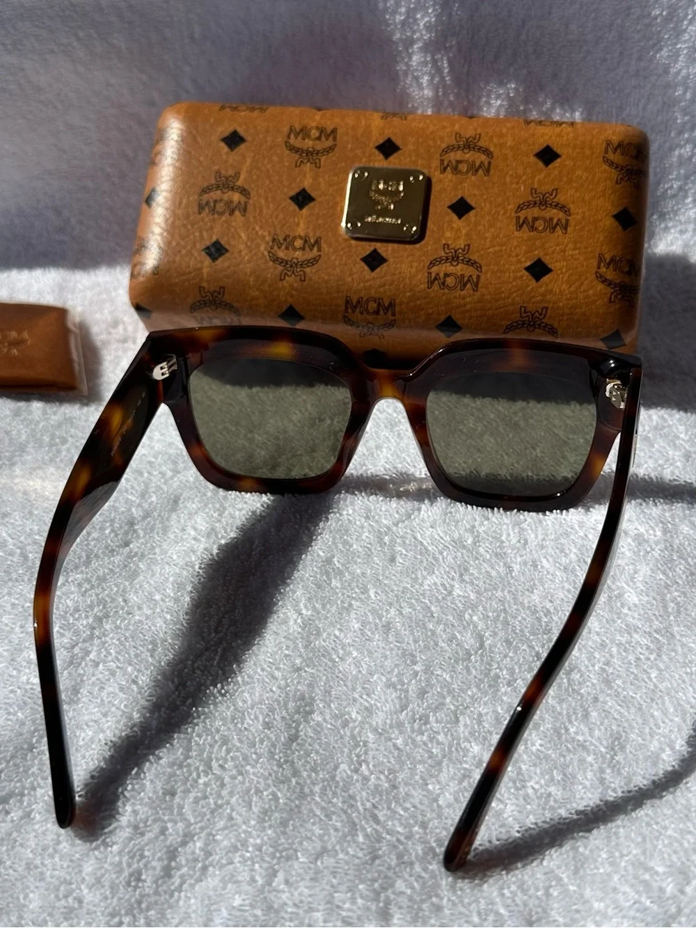 Full Inclusion MCM Havana Tortoiseshell Sunglasses - Authenticated by Poizon - Picture 6 of 13